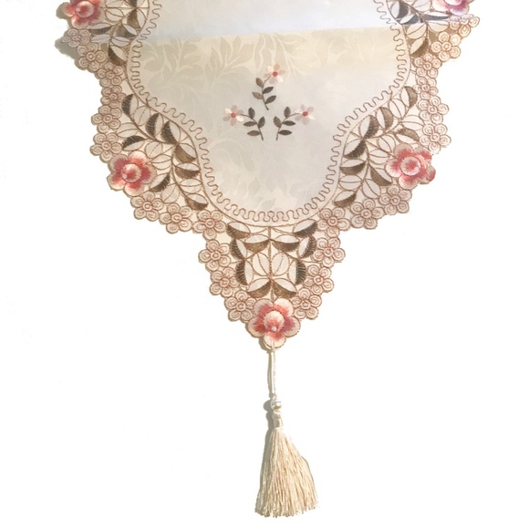 NWOT Silk Embroidered Table Runner - Picture 3 of 3